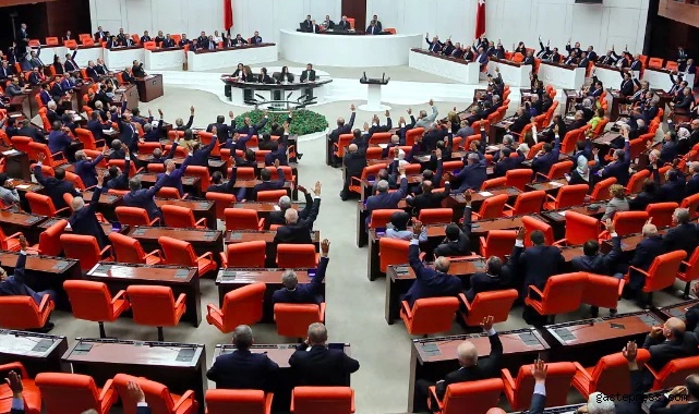 Partilerin aday adaylığı ücretleri açıklandı rekor başvuru ücreti hangi partide?