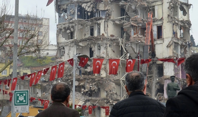 Son kez uzaktan baktılar! Kahramanmaraş'ta ağlatan anlar!