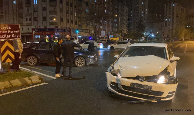 Yeni aldığı otomobiliyle kaza yapan sürücü gözyaşlarına boğuldu