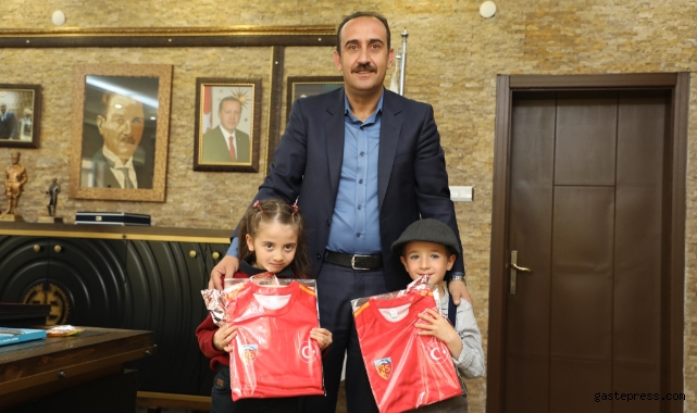 23 Nisan nedeniyle Başkanlık makamı çocuklara emanet!