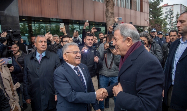 Bakan Akar, Başkan Büyükkılıç’ı ziyaret etti!