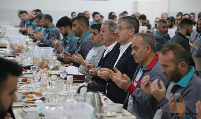 Bakan Akar ve Başkan Büyükkılıç, sahuru mobilya işçileriyle yaptı!