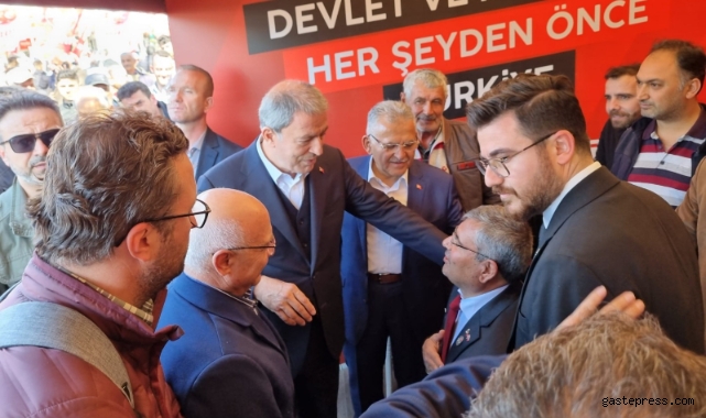 Bakan Akar, vekil adayı Mete Kurt’u ziyaret etti!