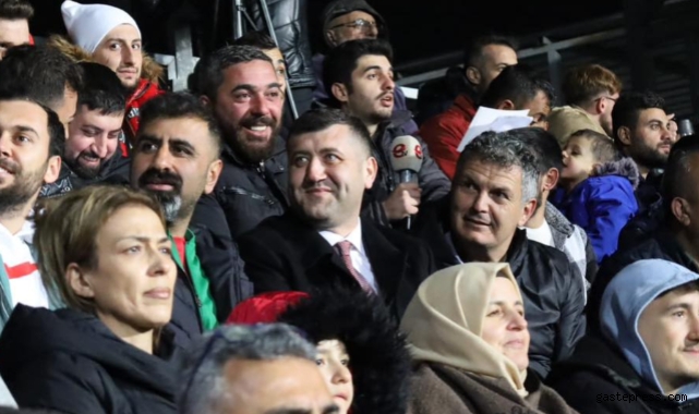 Baki Ersoy, yarı final maçını izledi ve lokma ikramında bulundu!