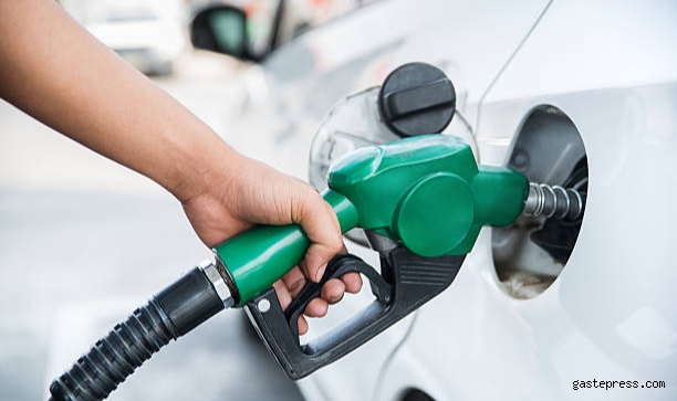Benzine indirim beklentisi!