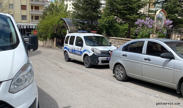 Genç kadın kendini asarak yaşamına son verdi!