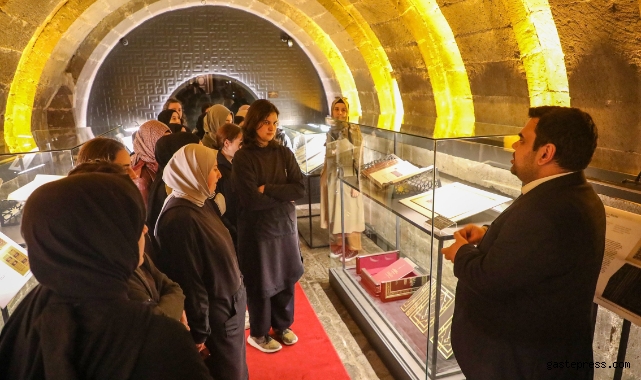 Kur'an Ayında Kur'an Sergisine Büyük İlgi!