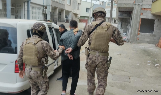 Mersin'de 77 adrese şafak vakti kökünü kurutma operasyonu!