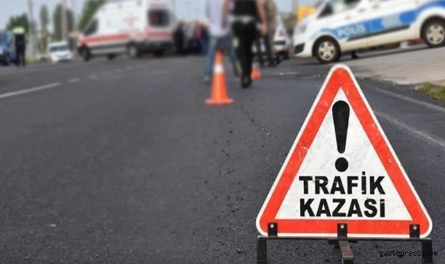 Minibüs ile otomobil çarpıştı! Ölü ve yaralılar var!