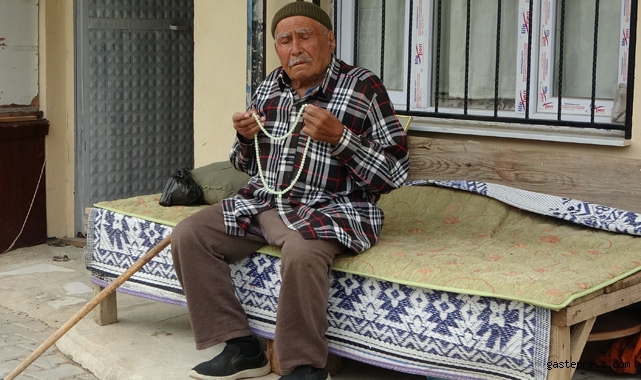 Mustafa dedenin tek hayali ölmeden önce boşanmak!