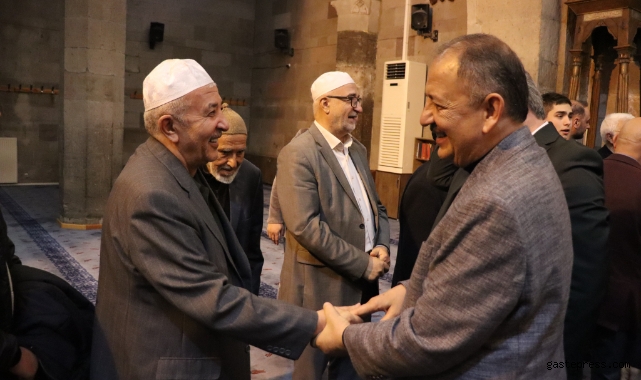 Özhaseki: “Yaklaşan seçimlerimizin okunan ezanlara ve gönderde her zaman hür bir şekilde dalgalanan bayrağımıza da hayırlı olmasını diliyorum”