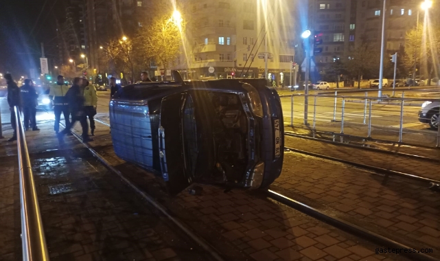 Takla attığı aracı bırakıp kaçtı!