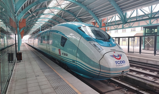 Yüksek hızlı tren Sivaslıları heyecanlandırdı!