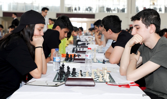 Adana Büyükşehir destekli satranç turnuvasında 15 ilden 400 sporcu iki gün boyunca mücadele etti!