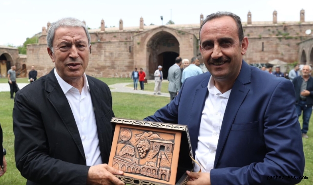 Bakan Akar’a, ‘fahri İncesulu’ plaketi
