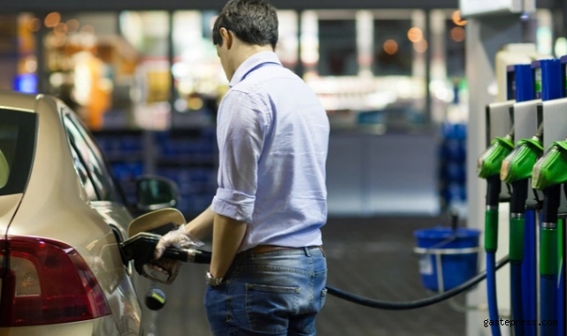 Benzin ve motorine çifte zam geliyor! Gece yarısından önce depoları doldurun!