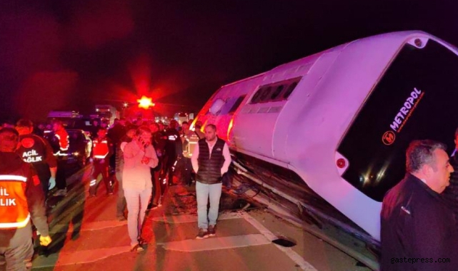 Bursa'da öğrencileri taşıyan tur otobüsü kaza yaptı: 3 ölü, 44 yaralı!
