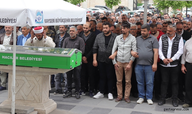 En acı cenaze: Anne ve 2 çocuğu yan yana son yolculuğuna uğurlandı!
