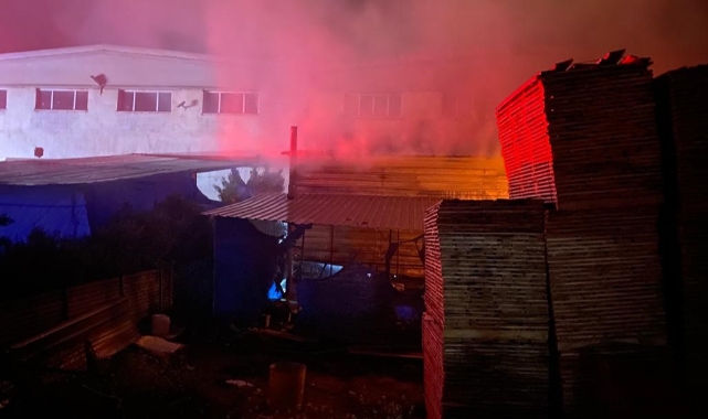 Kayseri'de mobilya fabrikasının deposu yandı!