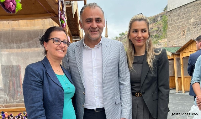 Maharetli eller Özsoy'u kucakladı!