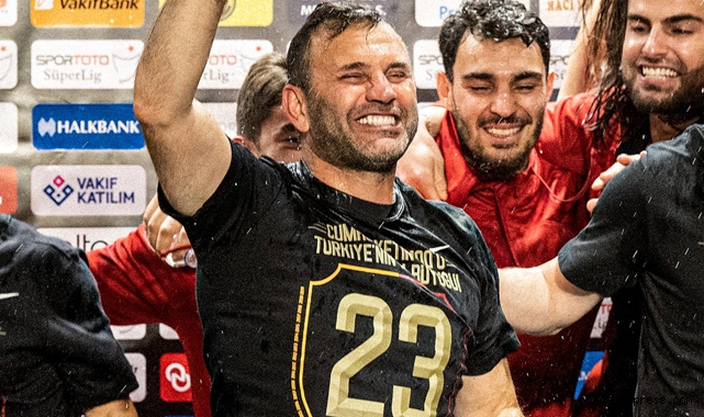 Okan Buruk maç sonu duygusal anlar yaşadı!