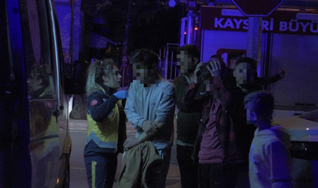 Park halindeki otomobilde patlama: 3 yaralı!