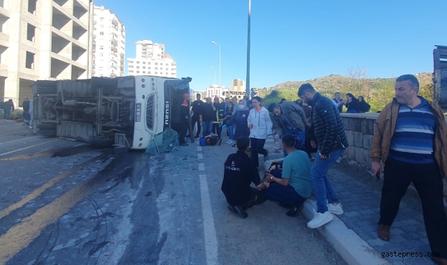 Tırla çarpışan işçi servisi yan yattı, çok sayıda kişi yaralandı!