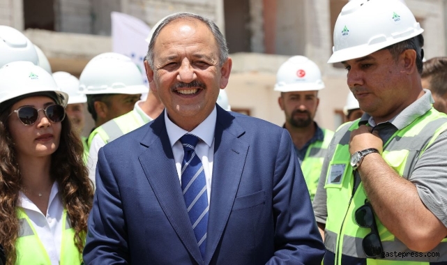 Bakan Özhaseki: "Depremzede kardeşlerimize 338 geçici iş yerimizi daha teslim ettik"