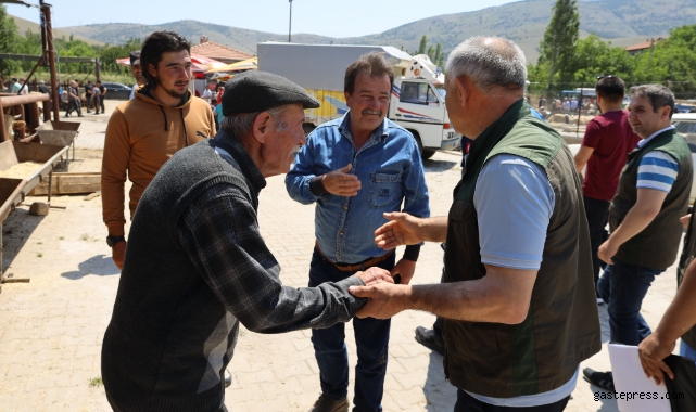Başkan Öztürk, Kurban Pazarı'nı Ziyaret Etti!