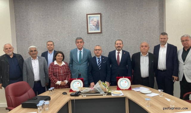 İYİ Partili Yücel ve Türk'e teşekkür plaketi!