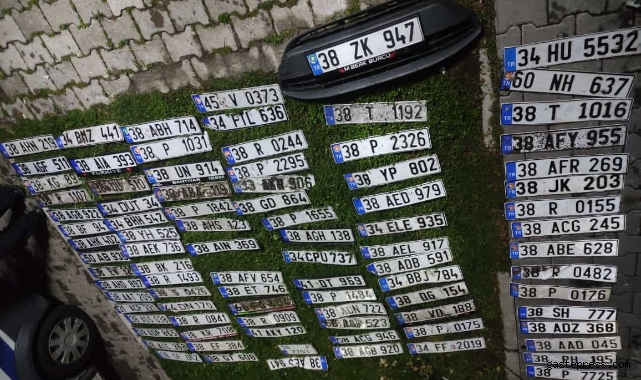 Kayseri OSB'de yağış nedeniyle araç plakaları düştü!
