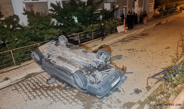 Kontrolden çıkan otomobil devrildi: 3 Yaralı!
