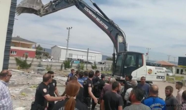 Ruhsatsız yapı yıkımında olay!