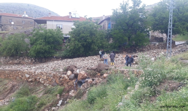 Sağanak yağış Kayseri'de sele neden oldu!