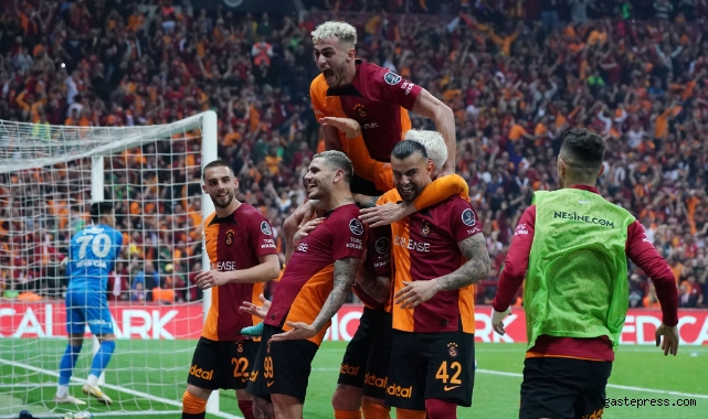 Şampiyon derbide çoştu! Galatasaray evinde Fenerbahçe'yi farklı geçti!