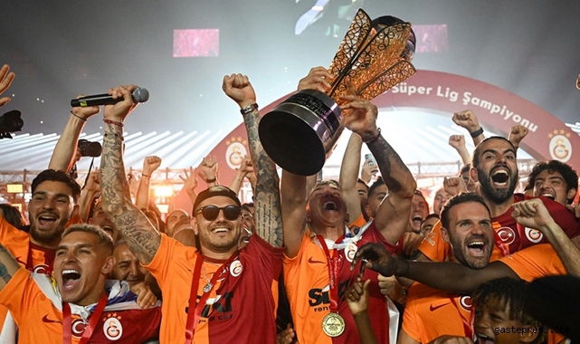 Şampiyon Galatasaray kupasına kavuştu!