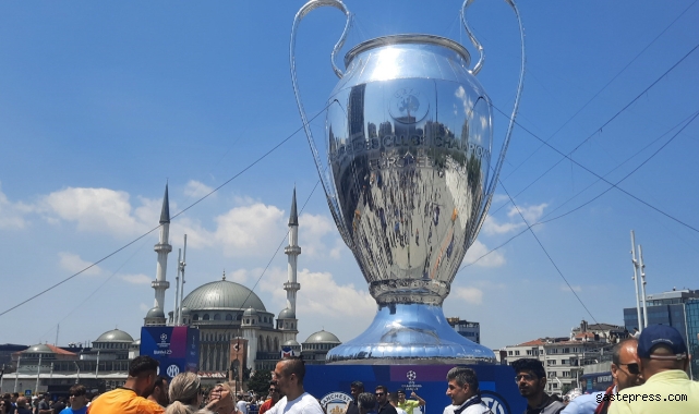 UEFA Şampiyonlar Ligi Finali'ne saatler kala Taksim'de coşkulu görüntüler!
