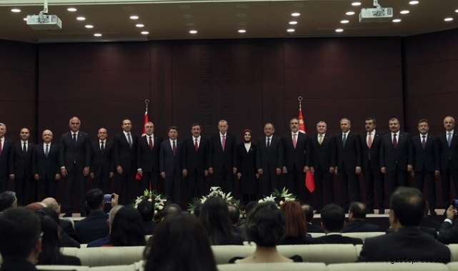 Yeni bakanlar Meclis'te yemin etti!