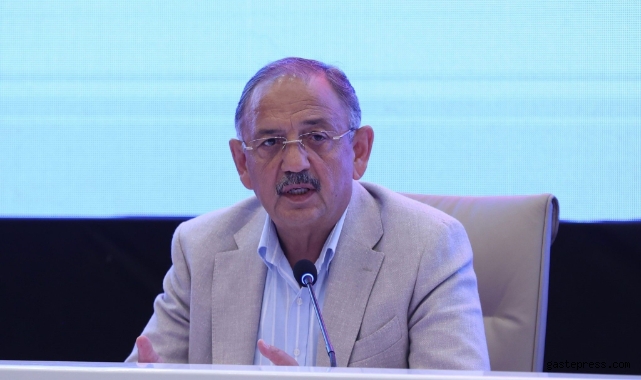 Bakan Özhaseki: “Deprem bölgesindeki köylerimizde; vatandaşlarımızın huzurla oturacağı, yöresel mimariye uygun köy evlerimizin yapımına hızla devam ediyoruz”