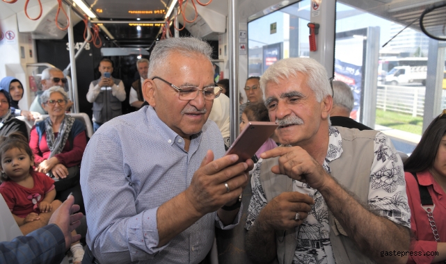 Başkan Büyükkılıç, tramvay ile yolculuk yaptı, esnaf ziyaret etti!