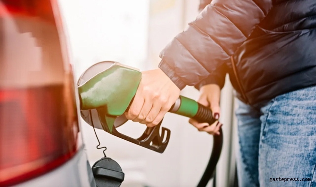 Benzine bu gece çok büyük zam geliyor! 