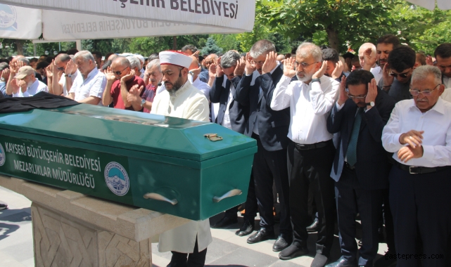 Eski Bakan Yıldız'ın babası toprağa verildi!