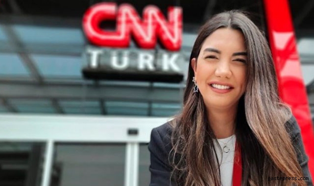 Umreye giden Fulya Öztürk başörtülü fotoğrafını paylaştı!