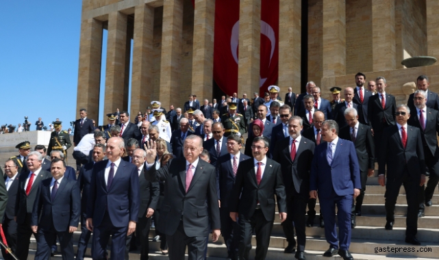 Devlet erkanı 30 Ağustos nedeniyle Anıtkabir’i ziyaret etti!
