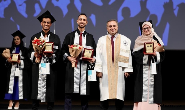 Erciyes Üniversitesi İletişim Fakültesi 17. dönem mezunlarını verdi!
