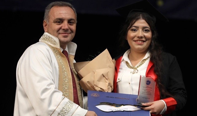 ERÜ Eğitim Fakültesi 2022-2023 Mezunlarını Verdi!