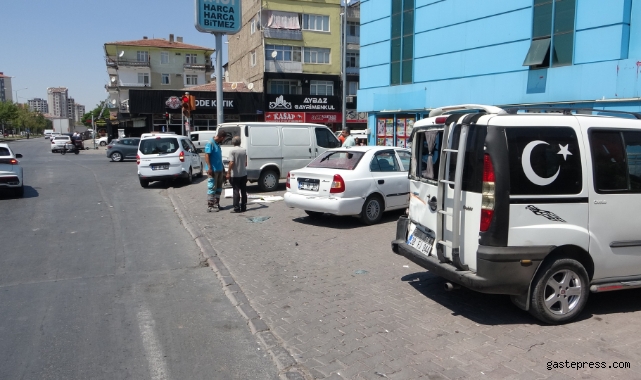 Freni patlayan kamyonet önce 4 araca, ardından yayaya çarptı!
