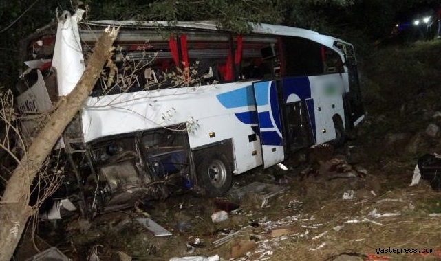 Yozgat'ta katliam gibi kaza! Yolcu otobüsü şarampole uçtu 12 kişi öldü 19 yaralı!