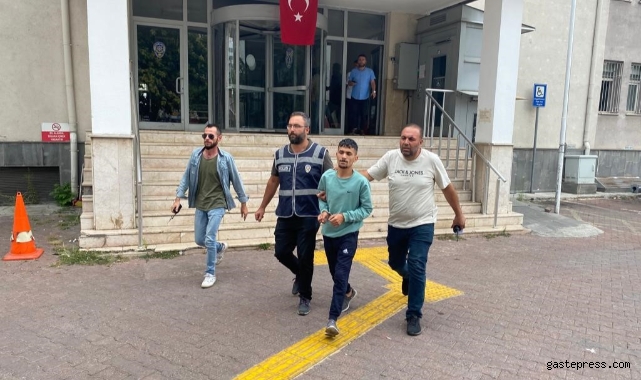4. kattan oluklara tutunarak inip kaçmaya çalışan şahıs yakalandı!