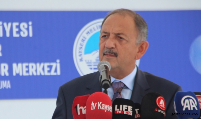 Bakan Özhaseki: "1 milyon 900 bin vatandaşımız evlerinin dışında"